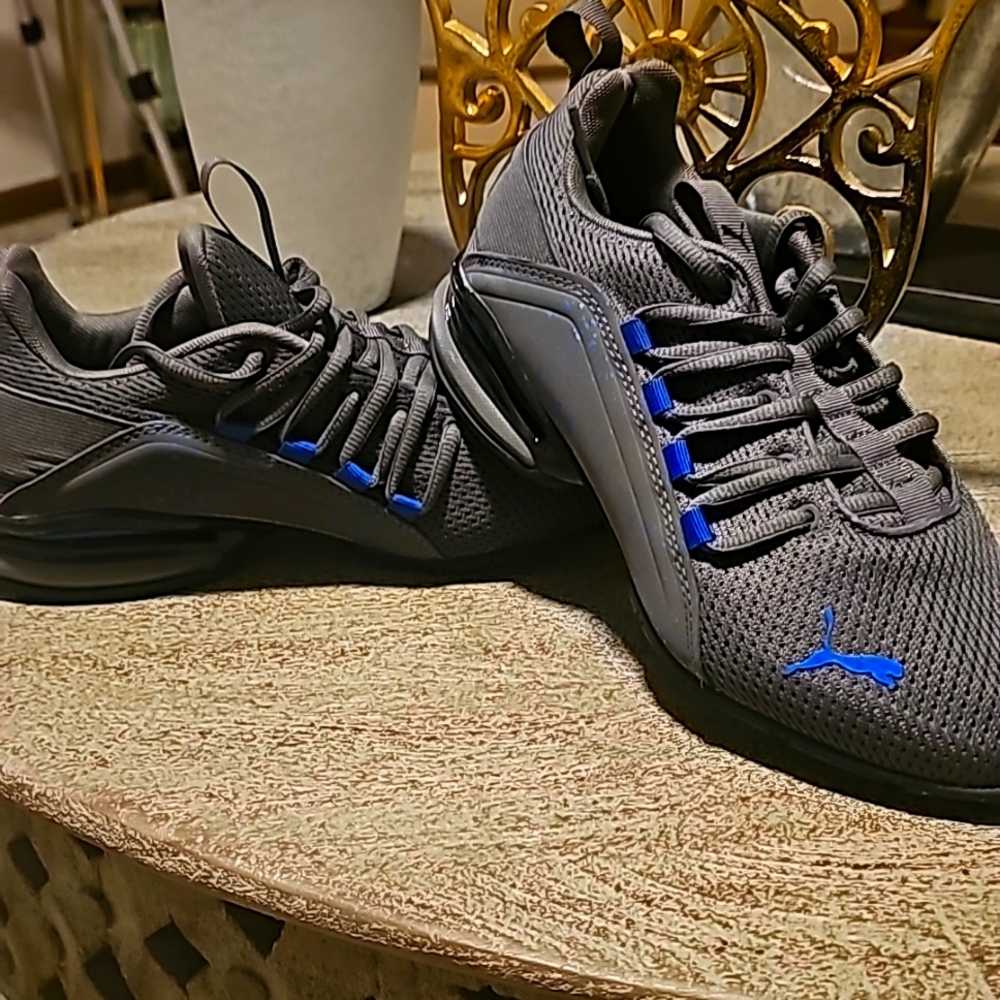 Boys! 💙 size 5 Puma 👟